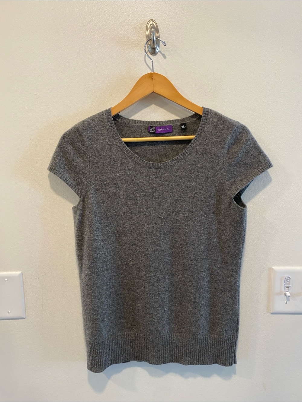 Saks women’s cashmere sweater Large 100% cashmere old money quiet luxury